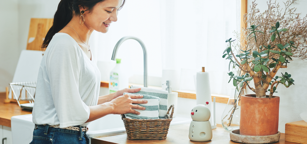 「エモちゃん届けて」手が離せない時も大丈夫。 声で操作ができます。
